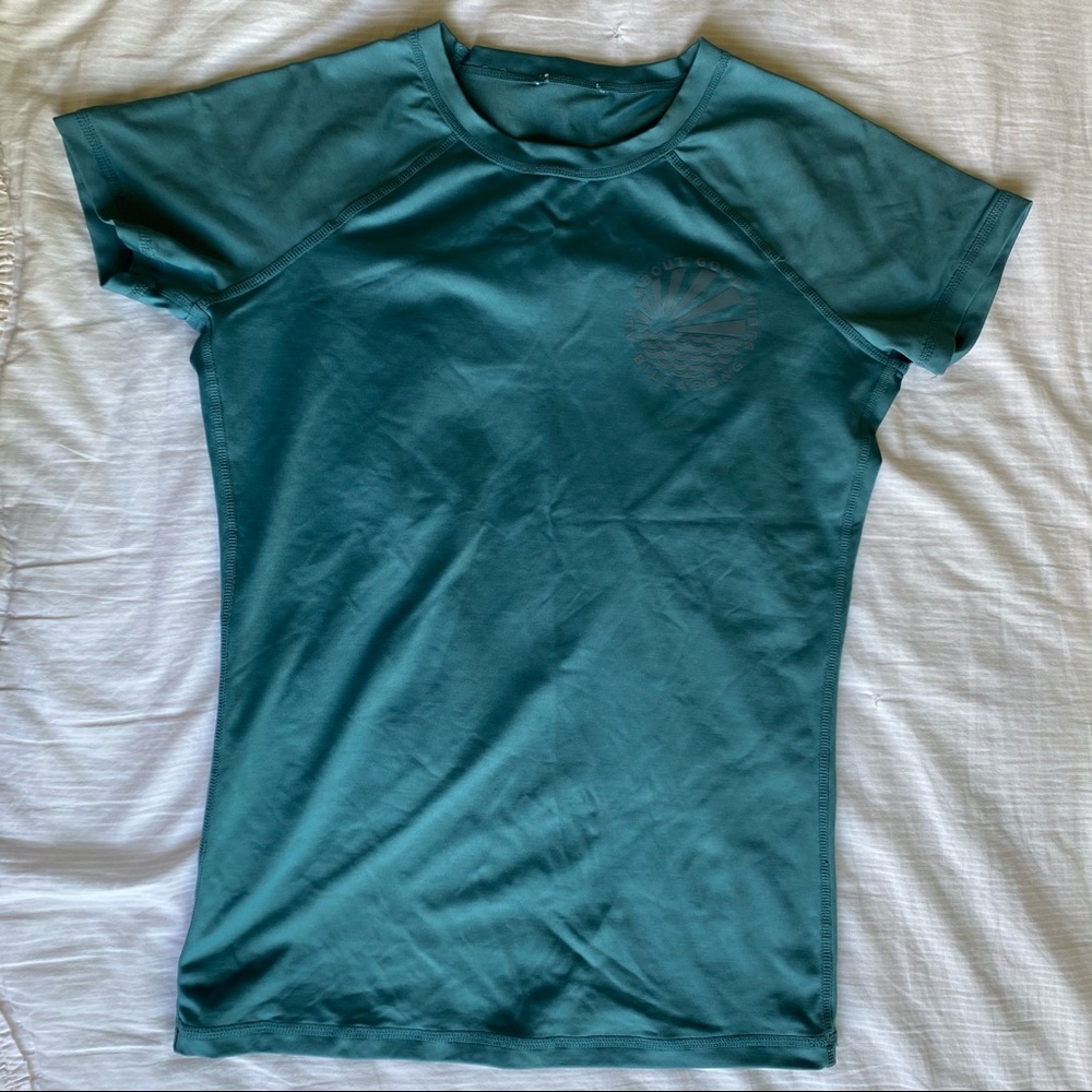 BILLABONG blue short sleeve rash guard surf shirt